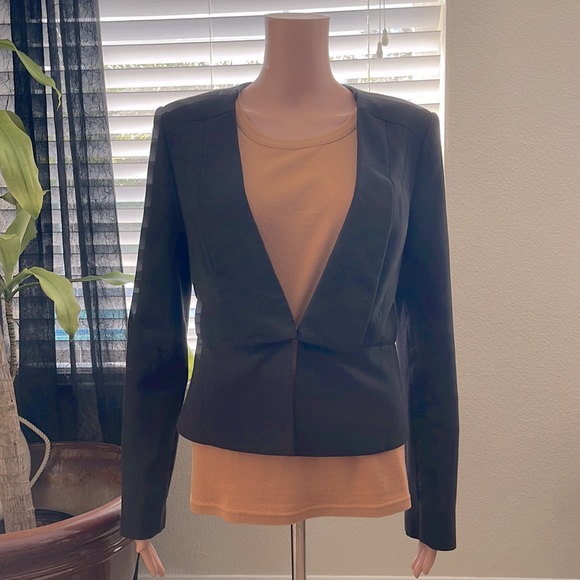 BCBGMaxAzria cropped boxy tuxedo jacket women size Medium excellent condition - Picture 1 of 8